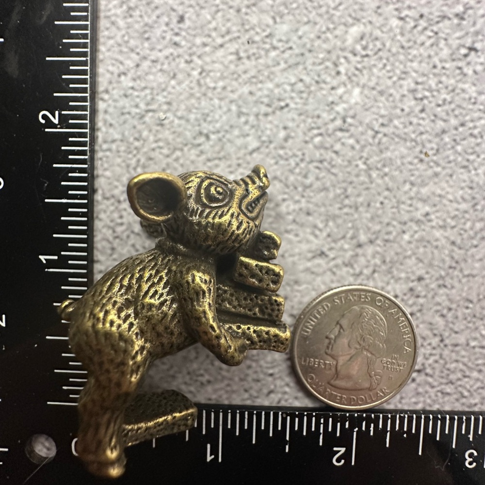 Mini Brass Struggle Pig Figurine - Picture 9 of 9
